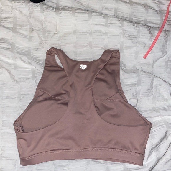 sports bra - Picture 3 of 6